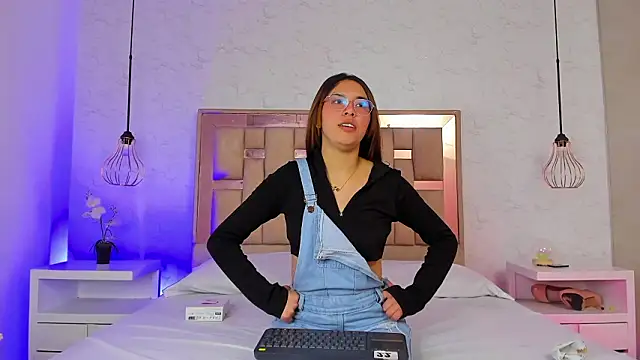 Snapshot of ChloeSteele chatting on February 10, 2026, 4:05 am ChloeSteele online show from February 10, 2026, 4:05 am