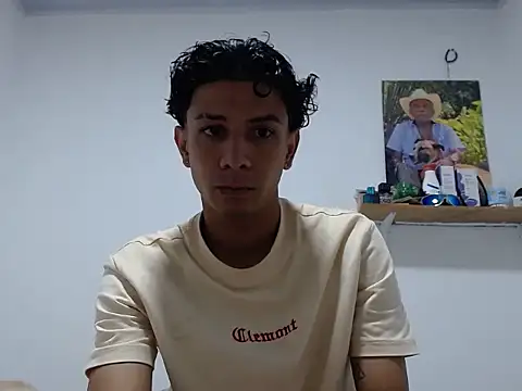 Snapshot of waner_thom chatting on July 20, 2026, 7:27 pm waner thom online show from July 20, 2026, 7:27 pm