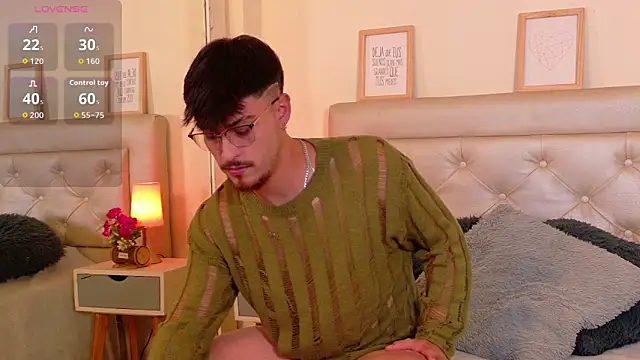 Snapshot of Aiden_Gray chatting on February 17, 2026, 9:10 pm Aiden Gray online show from February 17, 2026, 9:10 pm