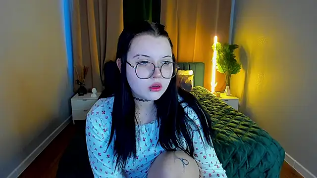 Kira G0ld online show from March 6, 2026, 1:02 am