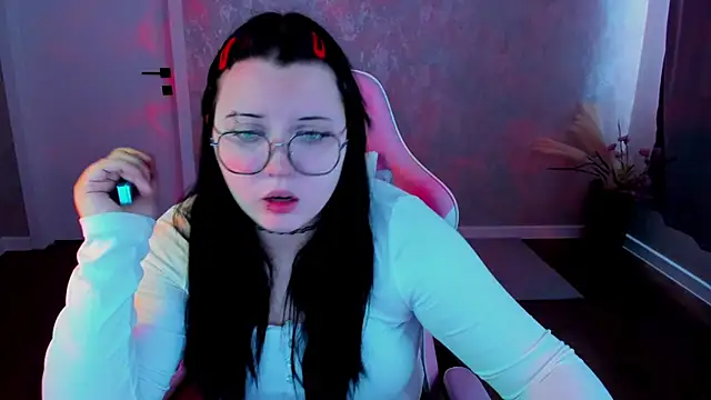 Kira G0ld online show from April 4, 2026, 1:04 am