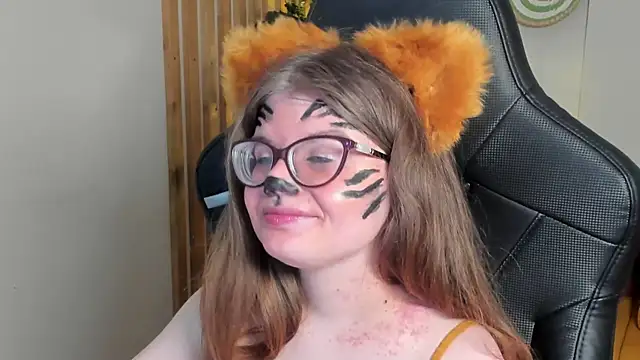 Snapshot of ChloeHalses chatting on February 10, 2026, 6:12 pm ChloeHalses online show from February 10, 2026, 6:12 pm