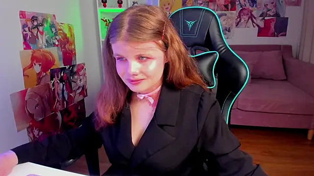 ChloeHalses online show from June 4, 2026, 4:13 pm