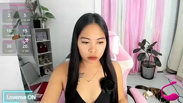 Ursweetyshaine online show from May 24, 2026, 11:54 pm