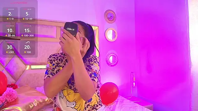 Snapshot of Emma_Sanz__ chatting on February 12, 2026, 12:33 pm Emma Sanz online show from February 12, 2026, 12:33 pm