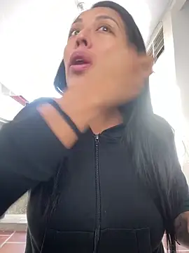 Emma Sanz   online show from March 4, 2026, 12:44 pm