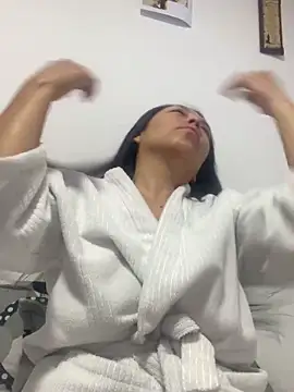 Emma Sanz   online show from March 17, 2026, 12:19 pm