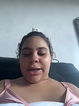 Adriputinha online show from May 4, 2026, 7:43 pm