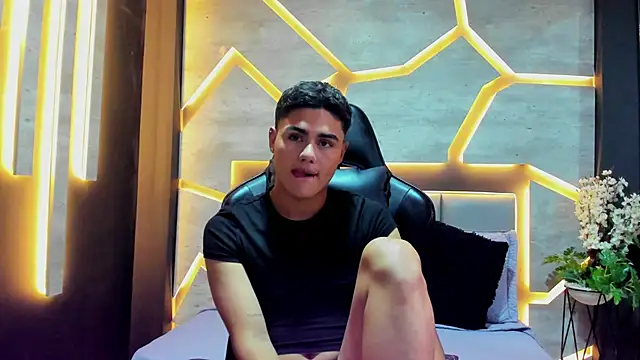 FemNoa online show from February 18, 2026, 5:31 pm