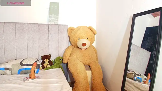 Snapshot of zeire_ chatting on April 15, 2026, 9:04 pm zeire online show from April 15, 2026, 9:04 pm