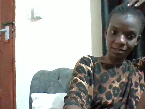 petitelavishey online show from May 22, 2026, 7:41 pm
