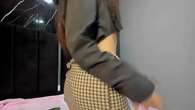 LunaSmithly online show from February 12, 2026, 2:34 pm