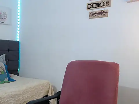 latin riahnna jp online show from April 21, 2026, 9:06 pm