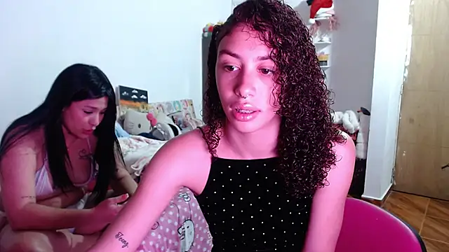 ShanellYSharlot online show from April 24, 2026, 11:40 pm