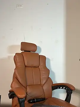 ARON LUXX online show from March 13, 2026, 3:02 am