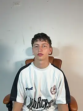 ARON LUXX online show from March 24, 2026, 4:01 pm