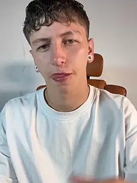 ARON LUXX online show from March 31, 2026, 3:12 pm