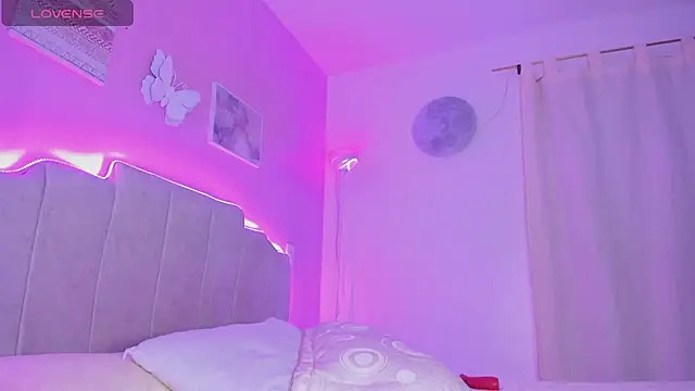 SofiaSiren online show from April 17, 2026, 2:03 am