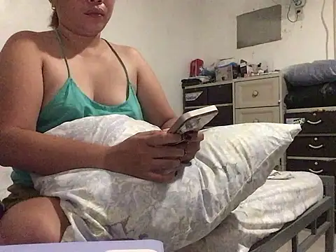 lady candy85 online show from February 9, 2026, 8:29 am