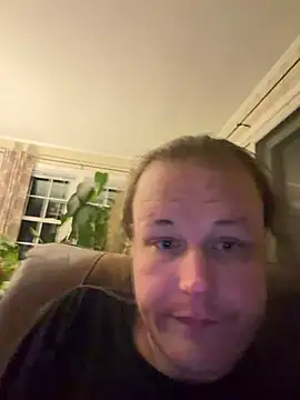 Snapshot of RaeganV chatting on February 24, 2026, 2:20 am RaeganV online show from February 24, 2026, 2:20 am