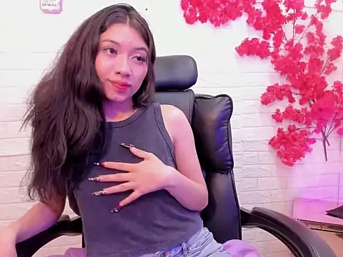 LaurynShell online show from February 13, 2026, 5:47 am