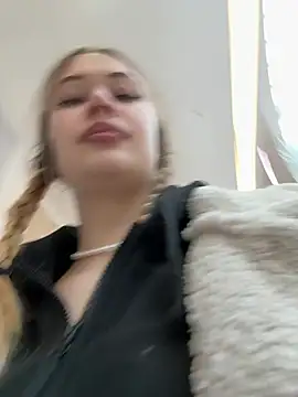 blonde exe online show from April 7, 2026, 3:23 pm