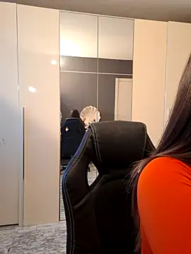 Nhaomy    online show from February 6, 2026, 12:52 pm