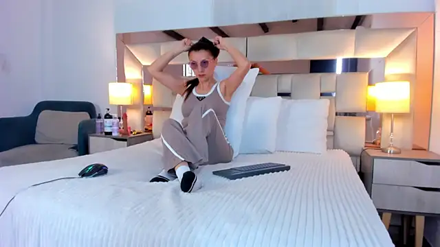 EloiseClairmont online show from April 8, 2026, 7:36 pm