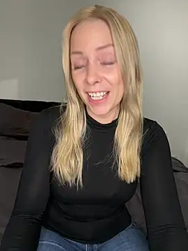 emily-becker22 online show from March 6, 2026, 7:10 pm