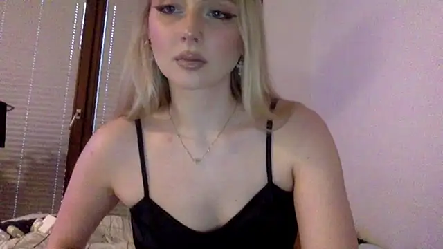 MayaWetDream online show from May 17, 2026, 5:31 pm