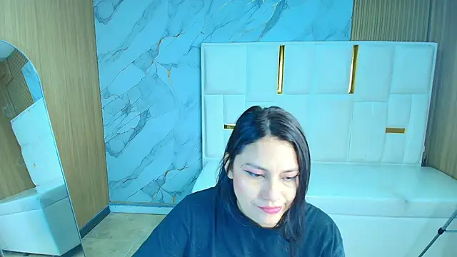 Snapshot of rox_luxury_tf chatting on April 20, 2026, 1:25 pm rox luxury tf online show from April 20, 2026, 1:25 pm