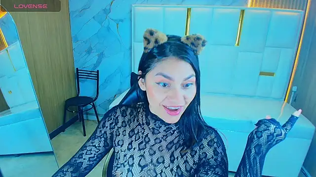 Snapshot of rox_luxury_tf chatting on May 6, 2026, 1:38 pm rox luxury tf online show from May 6, 2026, 1:38 pm