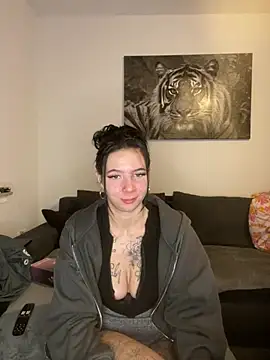 Snapshot of zoeelovee chatting on February 9, 2026, 6:34 pm zoeelovee online show from February 9, 2026, 6:34 pm