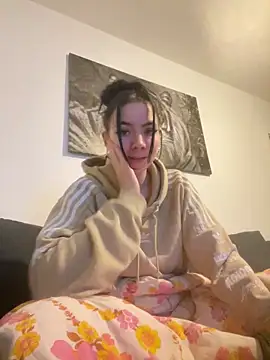 Snapshot of zoeelovee chatting on February 22, 2026, 6:06 pm zoeelovee online show from February 22, 2026, 6:06 pm