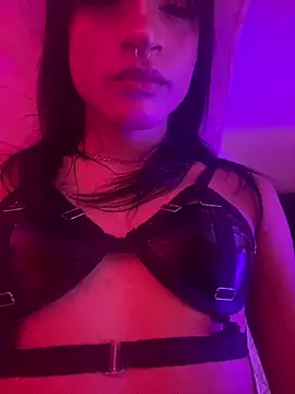 Snapshot of moonlyvelvet chatting on February 16, 2026, 5:36 am moonlyvelvet online show from February 16, 2026, 5:36 am