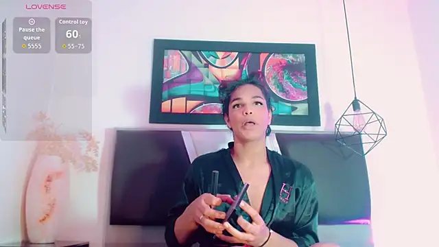 Snapshot of Zonce_shimer chatting on February 11, 2026, 3:33 am Zonce shimer online show from February 11, 2026, 3:33 am