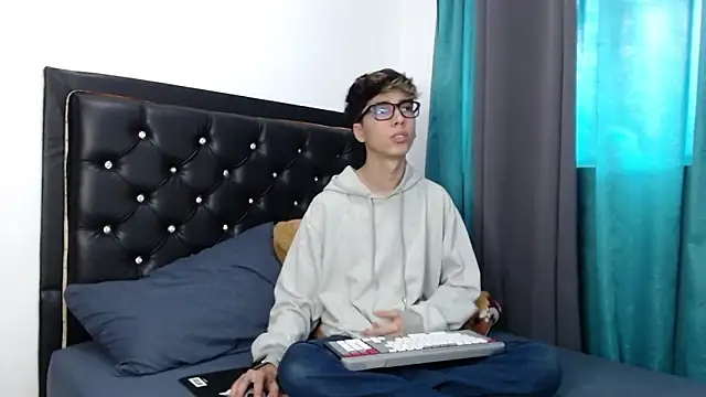 gabriel x18 online show from March 19, 2026, 9:30 pm