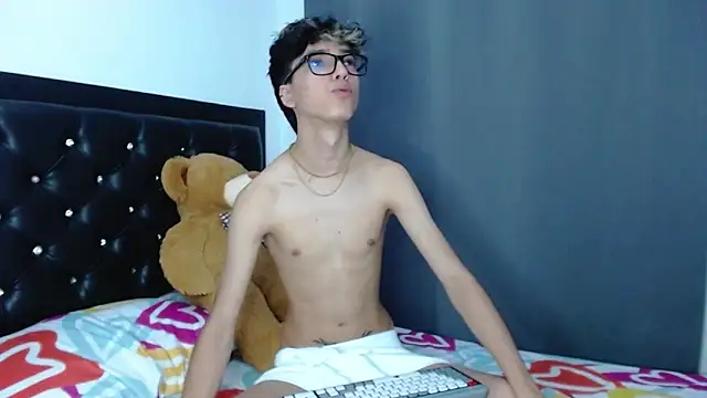 gabriel x18 online show from April 15, 2026, 10:43 pm