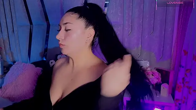 Snapshot of Grecia_Valmont chatting on February 16, 2026, 7:43 pm Grecia Valmont online show from February 16, 2026, 7:43 pm