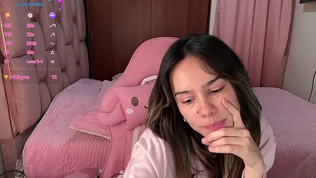 Snapshot of Zaphiroo_10 chatting on February 20, 2026, 10:43 pm Zaphiroo 10 online show from February 20, 2026, 10:43 pm