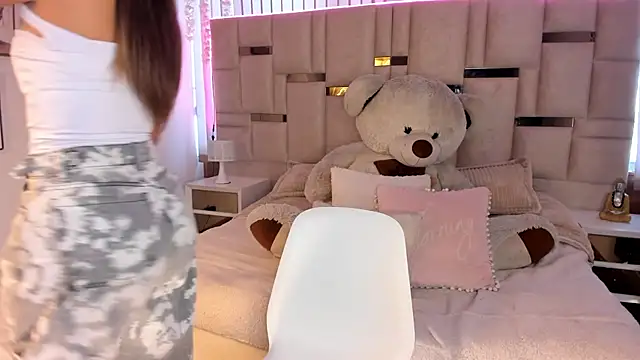 valery se  online show from April 18, 2026, 11:25 am