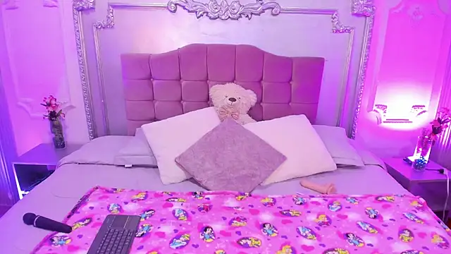 SofiaCrust online show from February 21, 2026, 2:51 pm