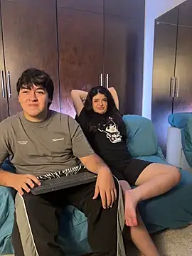 Snapshot of EmilyAndAndrew chatting on February 15, 2026, 3:36 am EmilyAndAndrew online show from February 15, 2026, 3:36 am