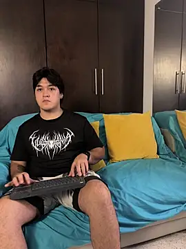 Snapshot of EmilyAndAndrew chatting on February 18, 2026, 3:35 am EmilyAndAndrew online show from February 18, 2026, 3:35 am