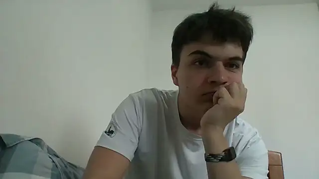 Snapshot of MrPine19 chatting on April 5, 2026, 2:20 am MrPine19 online show from April 5, 2026, 2:20 am