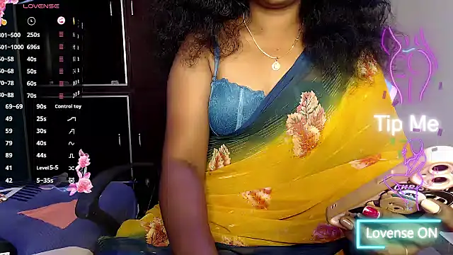 Snapshot of VixenNandhu chatting on February 20, 2026, 5:35 pm VixenNandhu online show from February 20, 2026, 5:35 pm