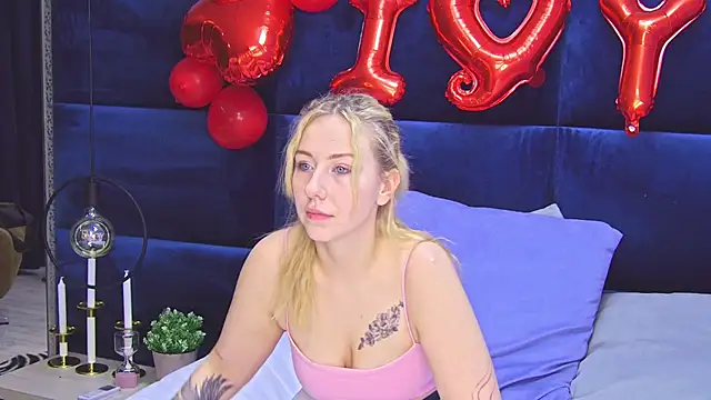 Snapshot of LovelyMiley chatting on February 15, 2026, 12:36 pm LovelyMiley online show from February 15, 2026, 12:36 pm