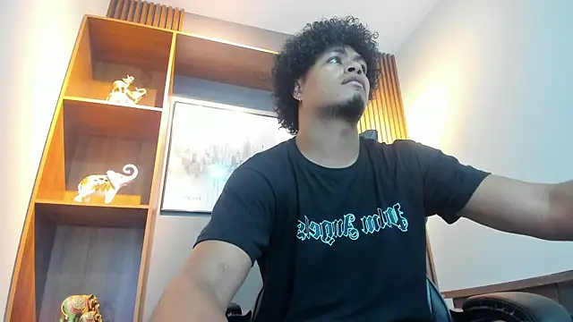 Snapshot of Kai_Moreno chatting on February 12, 2026, 8:26 pm Kai Moreno online show from February 12, 2026, 8:26 pm