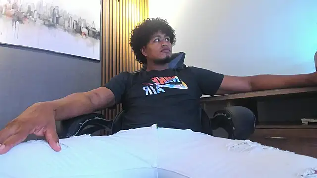 Snapshot of Kai_Moreno chatting on February 13, 2026, 7:10 pm Kai Moreno online show from February 13, 2026, 7:10 pm