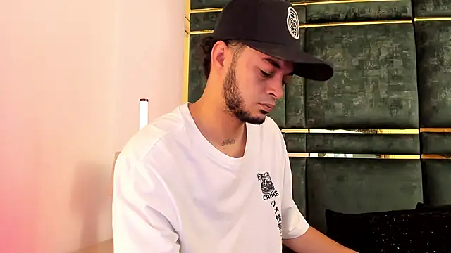 GaelyCoral online show from April 6, 2026, 11:22 am